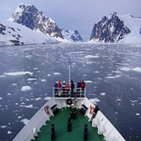 Antarctica boat voyage with Patagonia Adventure Trip
